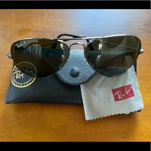 Ray-Ban Aviator Classic polarized Gunmetal frame with green lenses with case